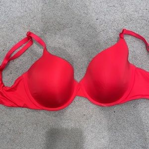 Victoria’s Secret lined t-shirt bra 32F